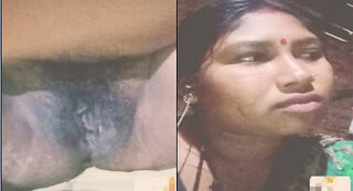 Desi Lankan Bhabhi Shows pussy On VC